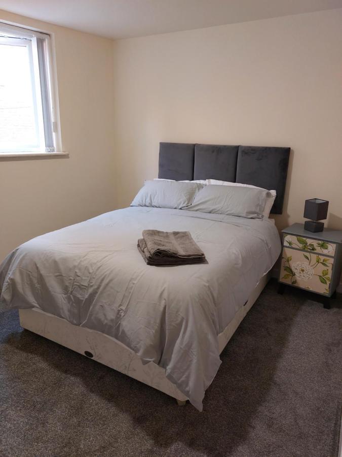2 Large Bedroom Apartment- Wifi & Parking Fleetwood Eksteriør bilde