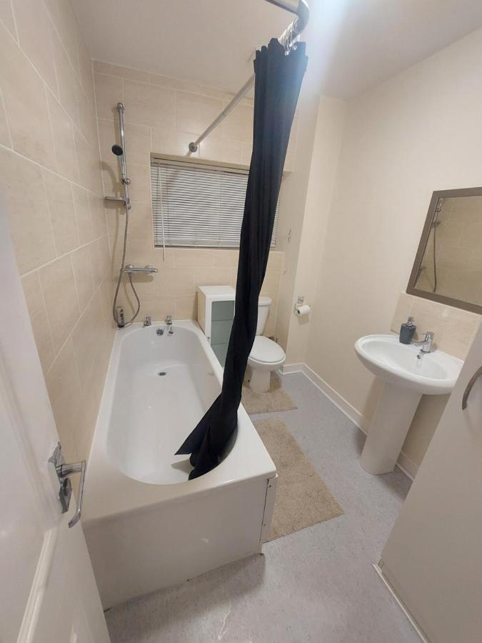 2 Large Bedroom Apartment- Wifi & Parking Fleetwood Eksteriør bilde