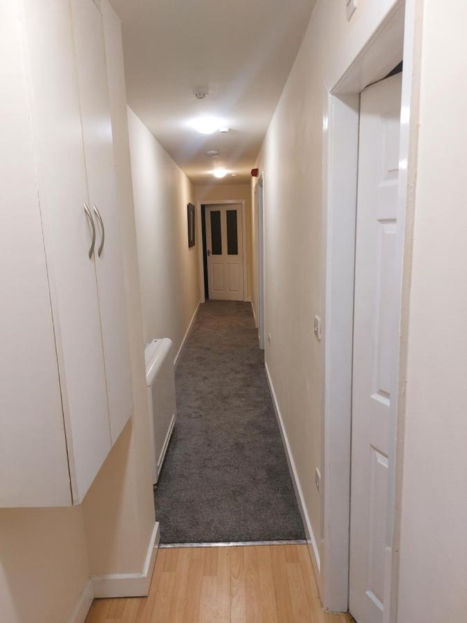 2 Large Bedroom Apartment- Wifi & Parking Fleetwood Eksteriør bilde