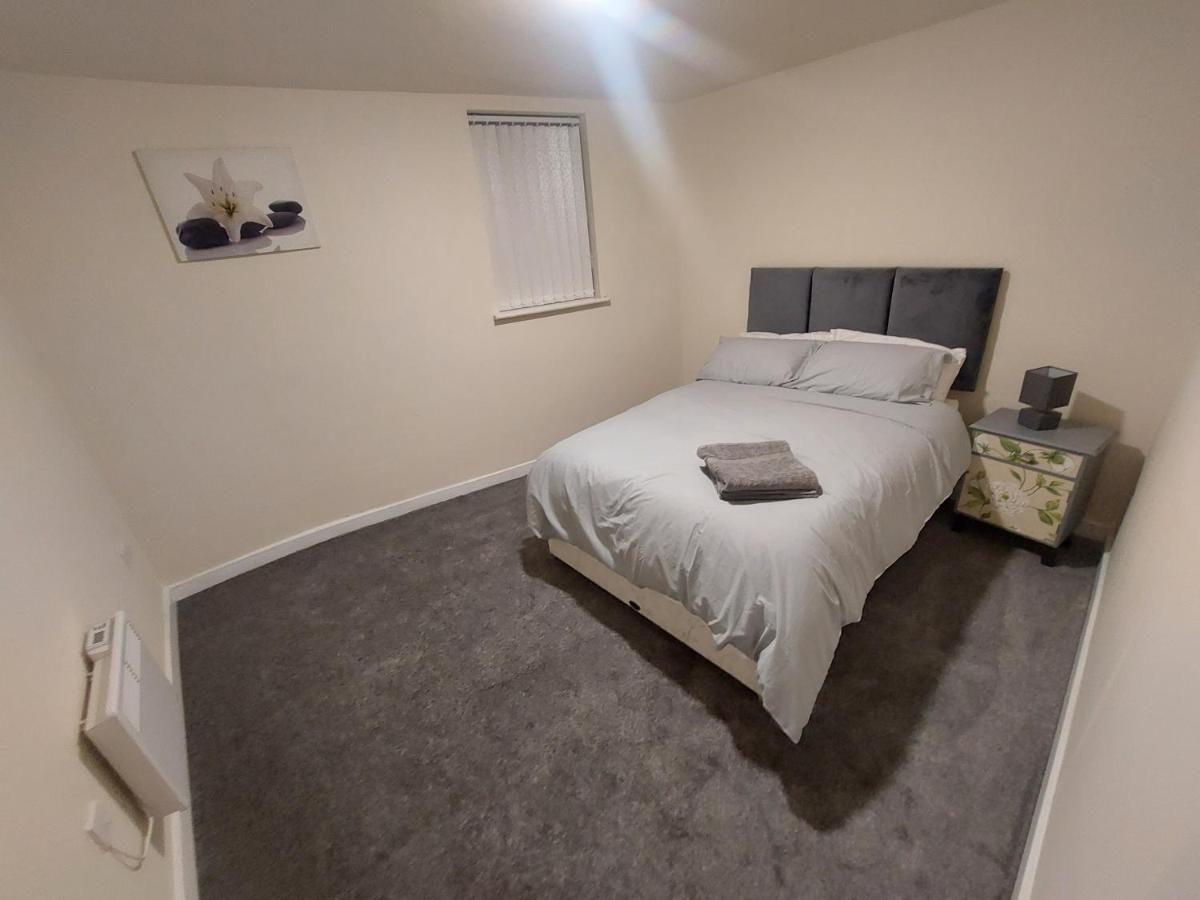 2 Large Bedroom Apartment- Wifi & Parking Fleetwood Eksteriør bilde