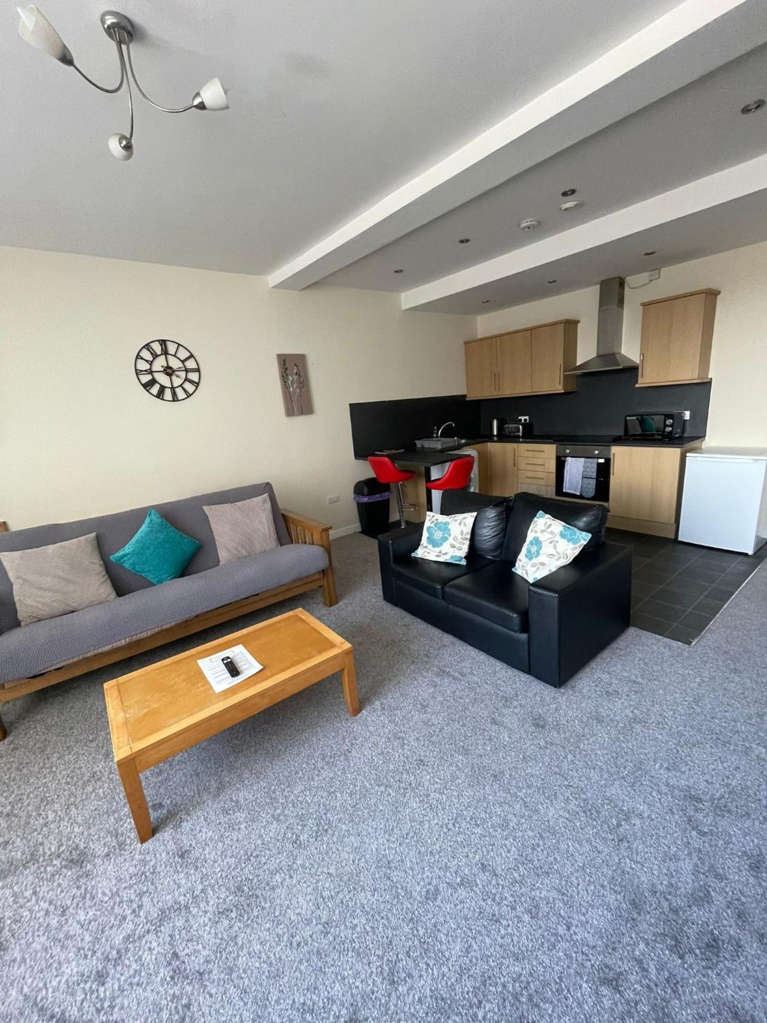 2 Large Bedroom Apartment- Wifi & Parking Fleetwood Eksteriør bilde
